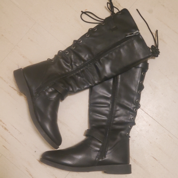 Boots - Picture 3 of 3